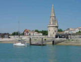La Rochelle : tour de la Lanterne et embarcadaire