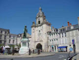 La Rochelle : entrée vieille ville par la tour de la Grosse Horloge
