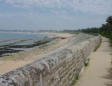 Saint Clément des Baleines : rivage et chemin côtier