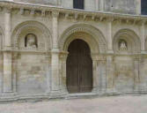 Surgères : Notre Dame de Surgères sculptures
