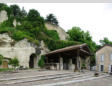 Aubeterre sur Dronne : entrée del'église souterraine Saint Jean