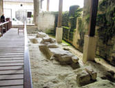 Aubeterre sur Dronne : parties hautes de tombes de l'église souterraine saint Jean