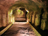 Aubeterre sur Dronne : crypte en sous sol de l'église souterraine Saint Jean
