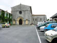 Saint Georges D'Oléron : entrée de l'église romane Saint Georges