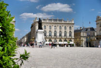 Nancy : statue de  Stanislas Leszczynski, opéra