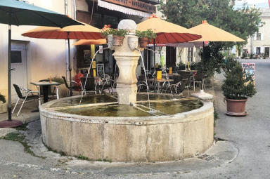 La Motte Chalançon : fontaine