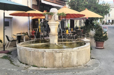 La Motte Chalançon : fontaine