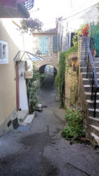 La Motte Chalançon : ruelle du village