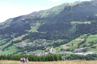 Doucy combelouvière : domaine de valmorel en été, paysage 2