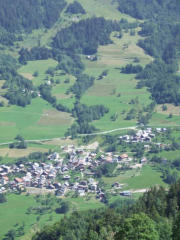 Doucy combelouvière : domaine de valmorel en été, village