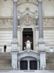 Lyon : façade principale de la  basilique Notre Dame de Fourvière