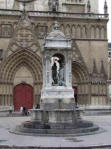 Lyon : Cathédrale et statue de Saint-Jean Baptiste