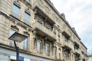  façade d'immeuble à balcons de Valence :