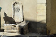 Valréas : fontaine médiévale