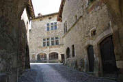 Pérouges : rue et maisons médiévales