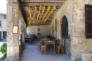 Pérouges : le village médiéval, terrasse de l'hostellerie