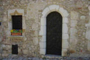 Pérouges : porte d'entrée d'une demeure du village 