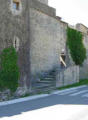 taulignan : vue des tours et murs d'enceinte