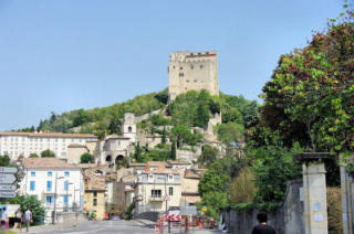 Crest : vue de la tour depuis la ville