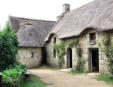 Poul Fétan : Village médiéval de 1850 - maisons à toits de chaume