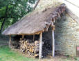 Poul Fétan : ferme bretonne de 1850 - remise à bois