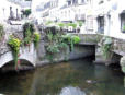 Pont Aven - rivière l'Aven - pont en pierre fleuri 