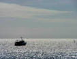 Le Guilvinec : bateau en partance pour une session de pêche