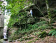 Le Faouêt : Chapelle Saint Barbe - début du sentier de la fontaine de dévotion