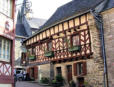 Josselin : maison à pan de bois à proximité de l'église