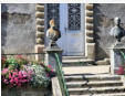 Vannes : château de l'hermine - statues de l'entrée