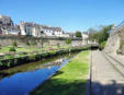 Vannes : jardinset canal entre les fortifications