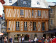 Vannes : maison pan de bois orange