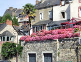 Josselin : maison traditionnelle fleurie