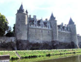 Josselin : vue du château et de ses trois tours sur la même façade