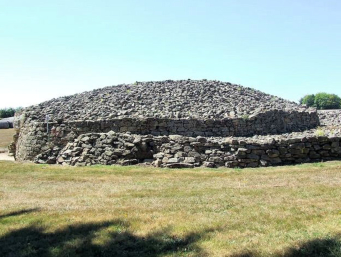 Locquemariaquer : tumulus nommé Table des Marchand vue 3