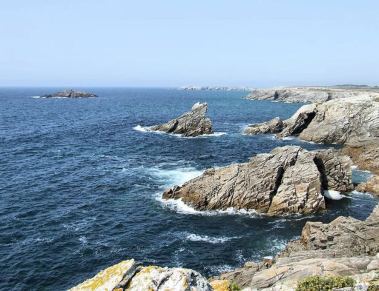 Quiberon : la côte - gros plan falaises et ilots