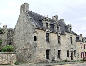 Pont Scorff : demeure de la place de la maison des Princes - mairie