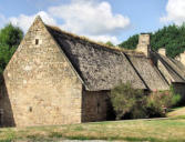 Lanvaudan : les toits de chaume du village