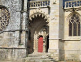 Kernascléden : l'église Notre Dame - portail d'entrée