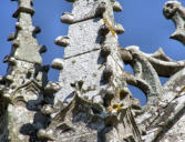 Kernascléden : l'église Notre Dame - détails de la flèche