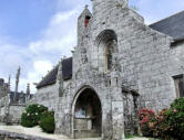 Fouesnant les Glénan : porche de l'église Saint Pierre