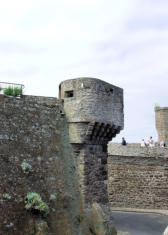 Saint Malo : tour de guet triangulaire