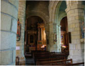 Rochefort en Terre - bas côté de l'église Notre Dame de la Tronchaye