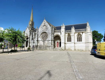 Kernascléden : façade de l'église Notre Dame