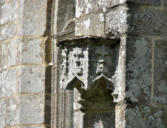 Le Faouêt : chapelle Saint Fiacre - sculptures visages