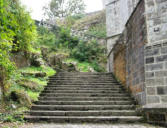 Le Faouêt : Chapelle Saint Barbe - escalier en pierre