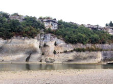 Saint Martin d'Ardèche : la falaise, la plage et le Rocher du Grain de sel