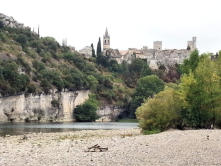 Saint Martin d'Ardèche : le village de Aiguèze surplombant l'Ardèche