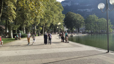 Nantua : promenade de bord du lac