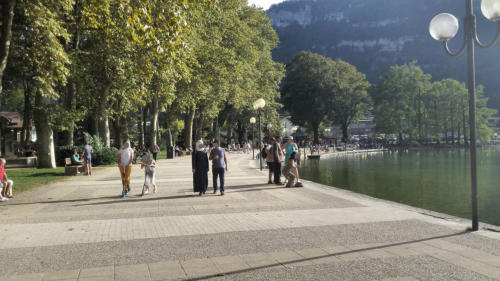 Nantua : promenade de bord du lac